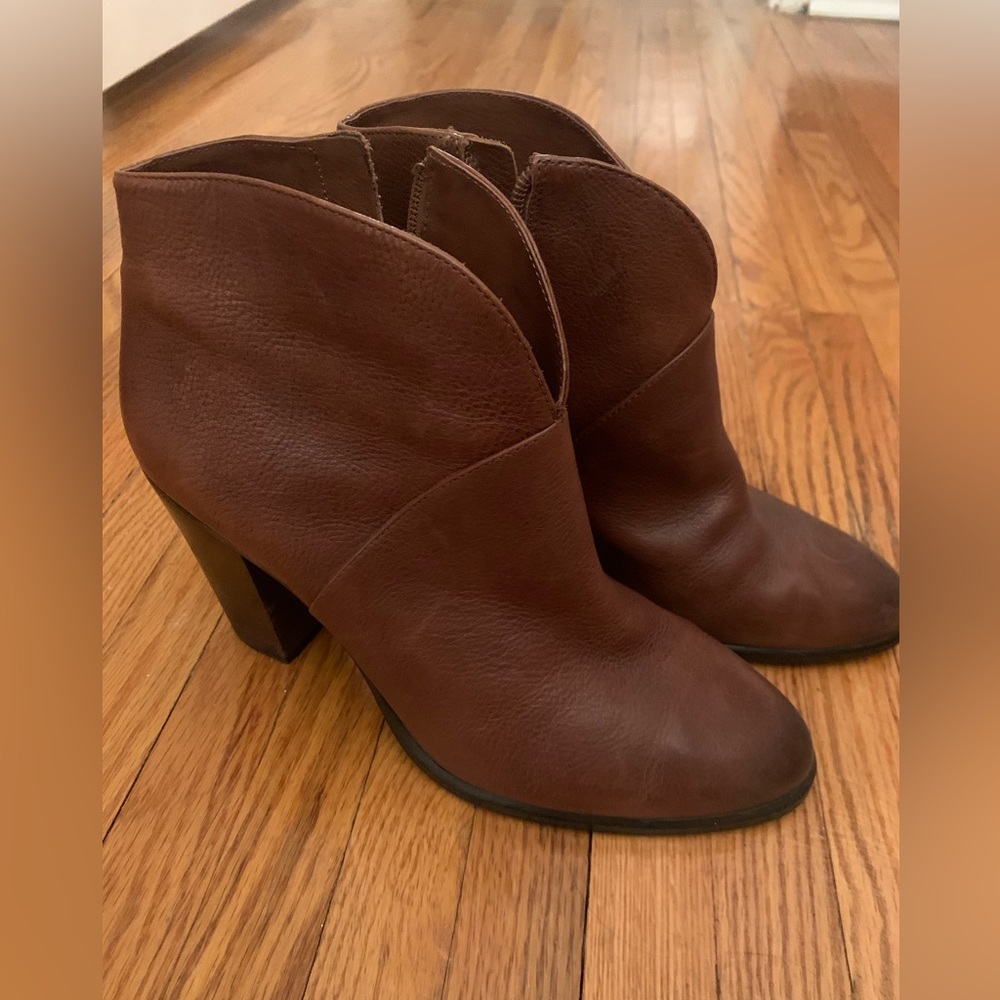 Vince Camuto Booties size 8.5 - Picture 1 of 5